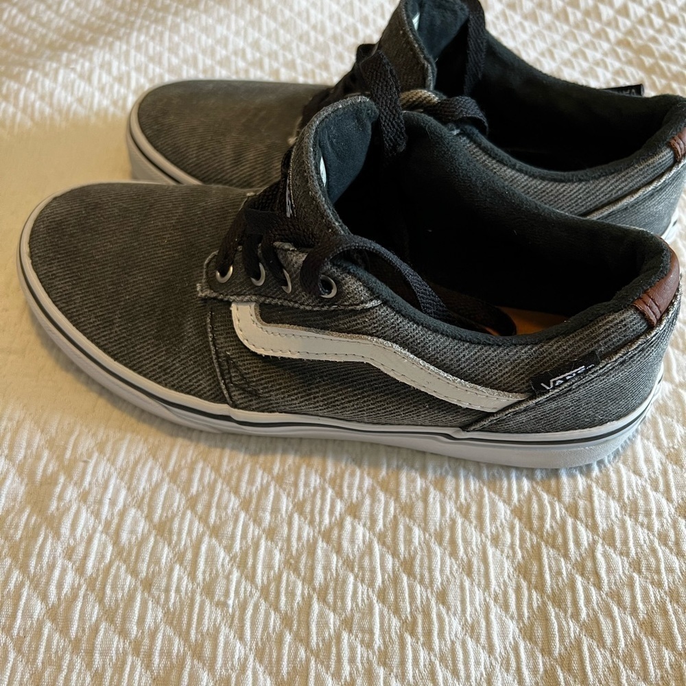 Vans in denim. Size 4 for kids. Like new condition. Stonewashed black.